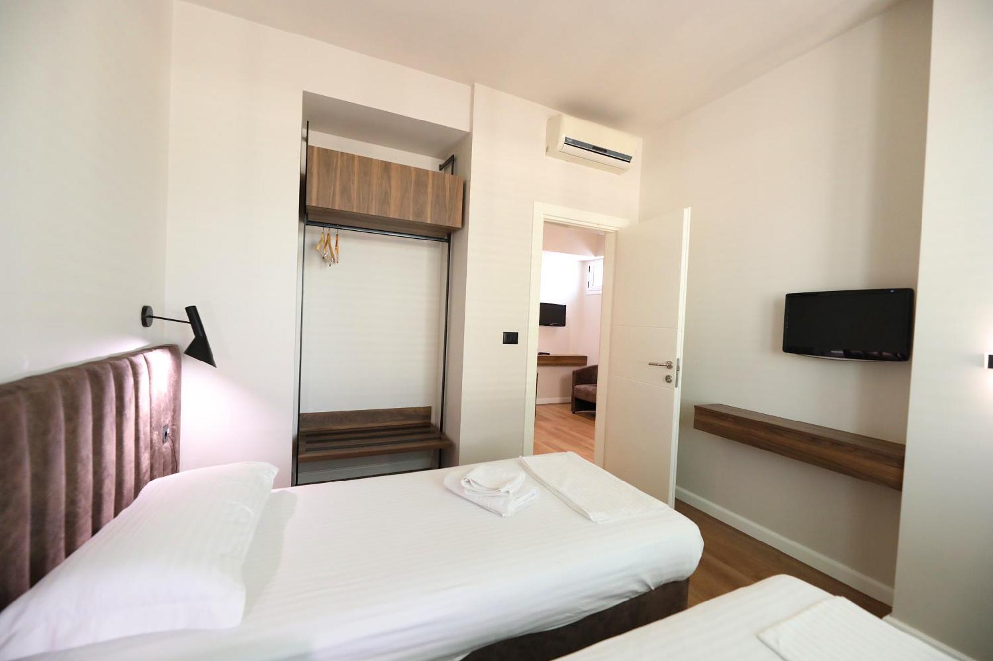 Hotel Libertas فلورا المظهر الخارجي الصورة
