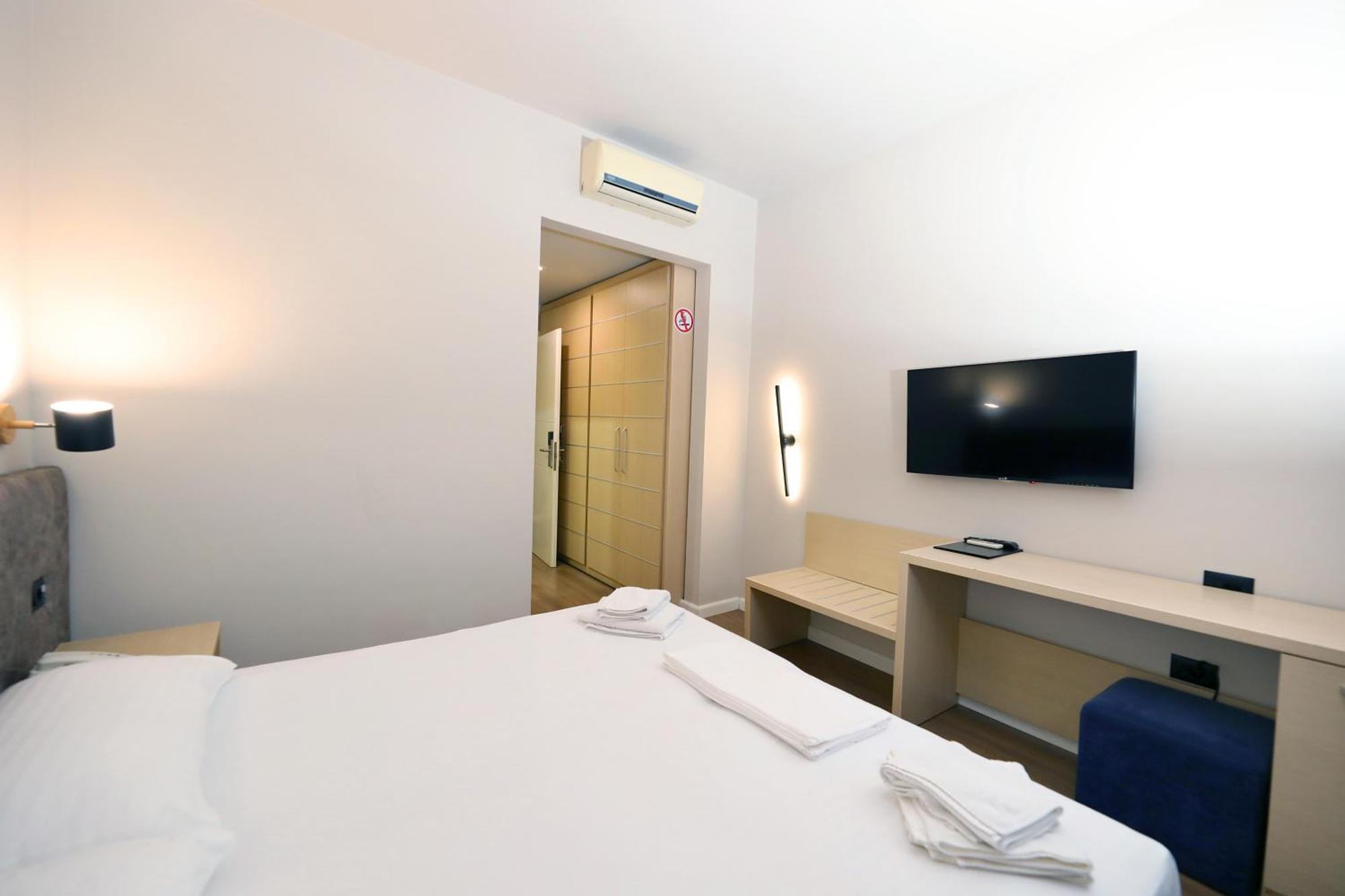 Hotel Libertas فلورا المظهر الخارجي الصورة
