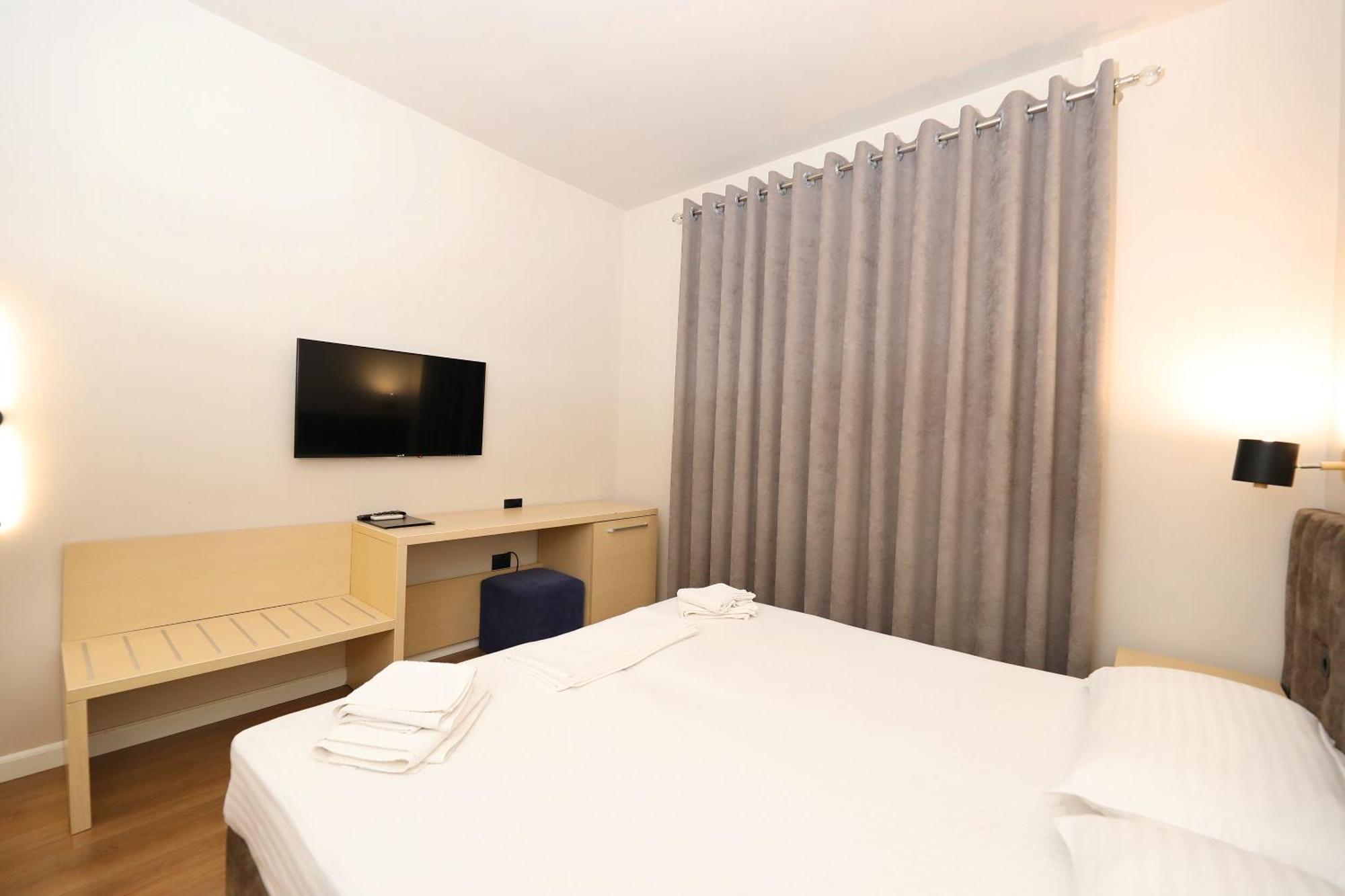 Hotel Libertas فلورا المظهر الخارجي الصورة